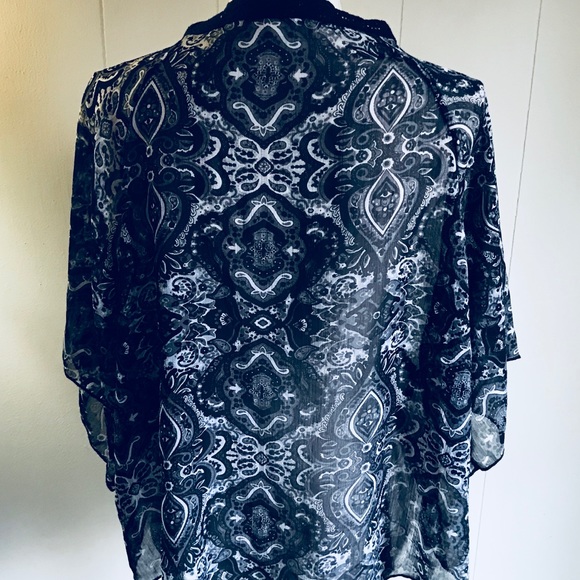 Lavish High Low Shrug - Picture 4 of 6